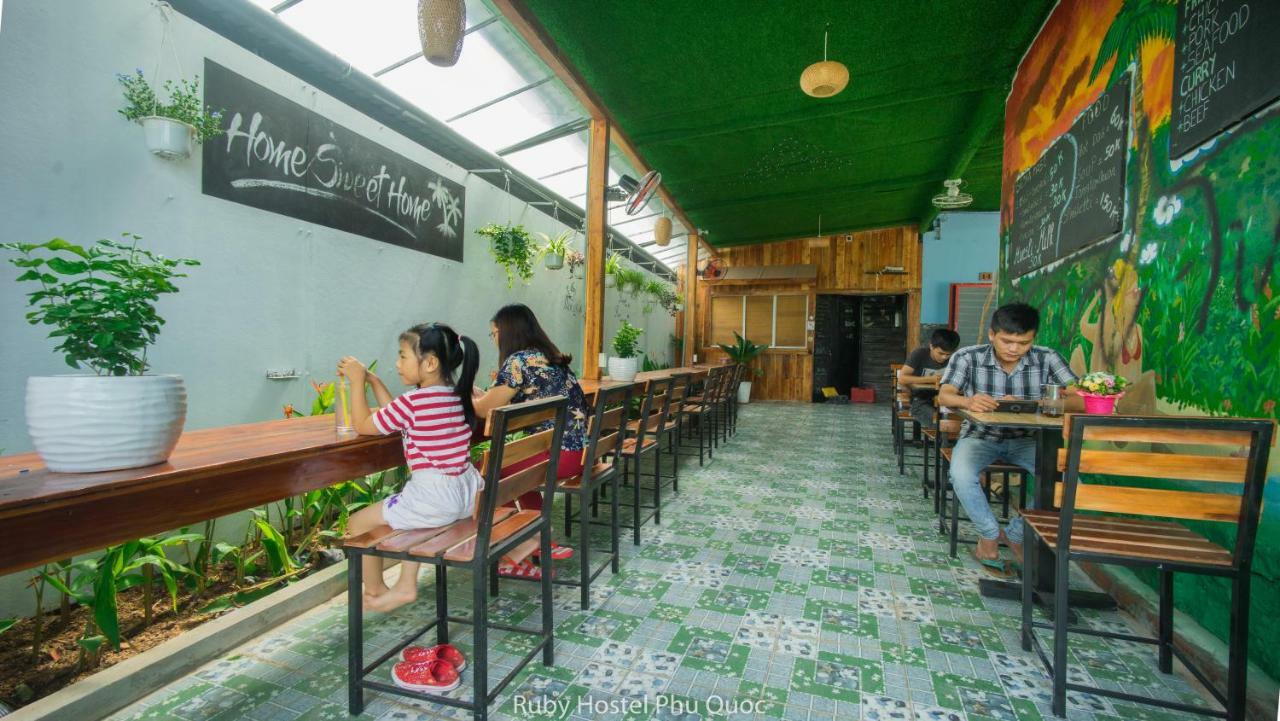 Ruby Phu Quoc Hostel Buitenkant foto