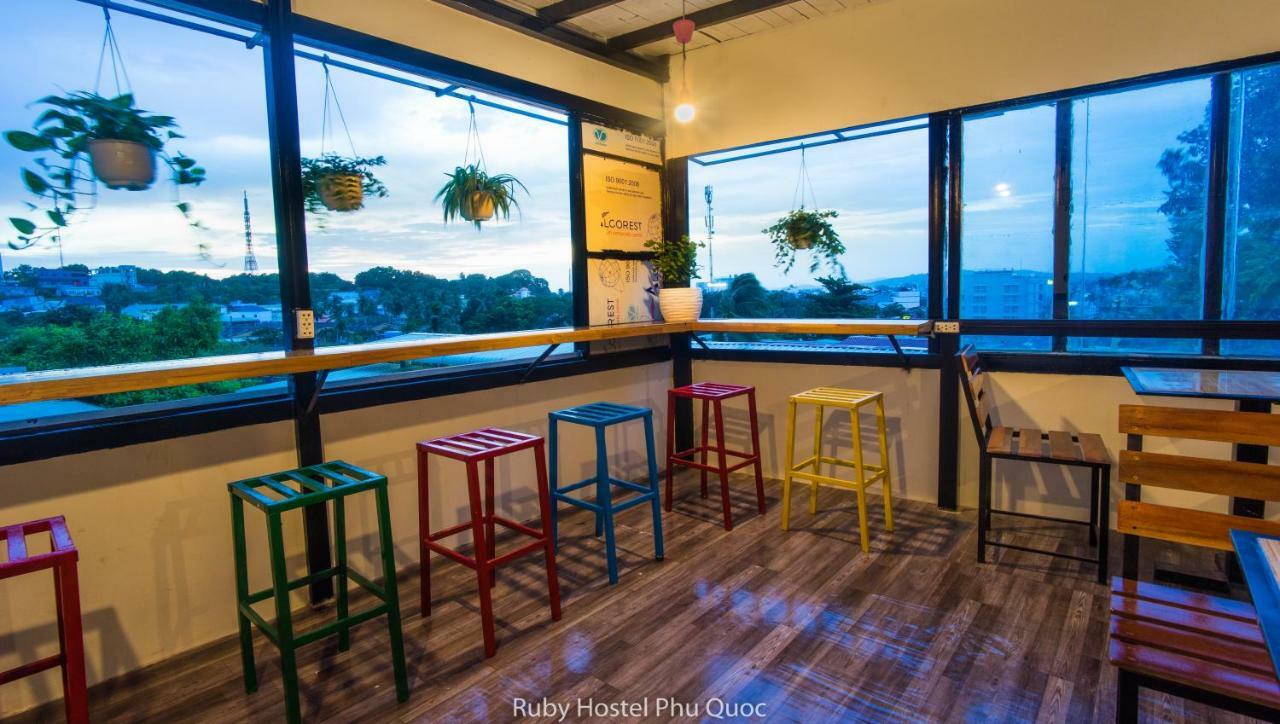 Ruby Phu Quoc Hostel Buitenkant foto
