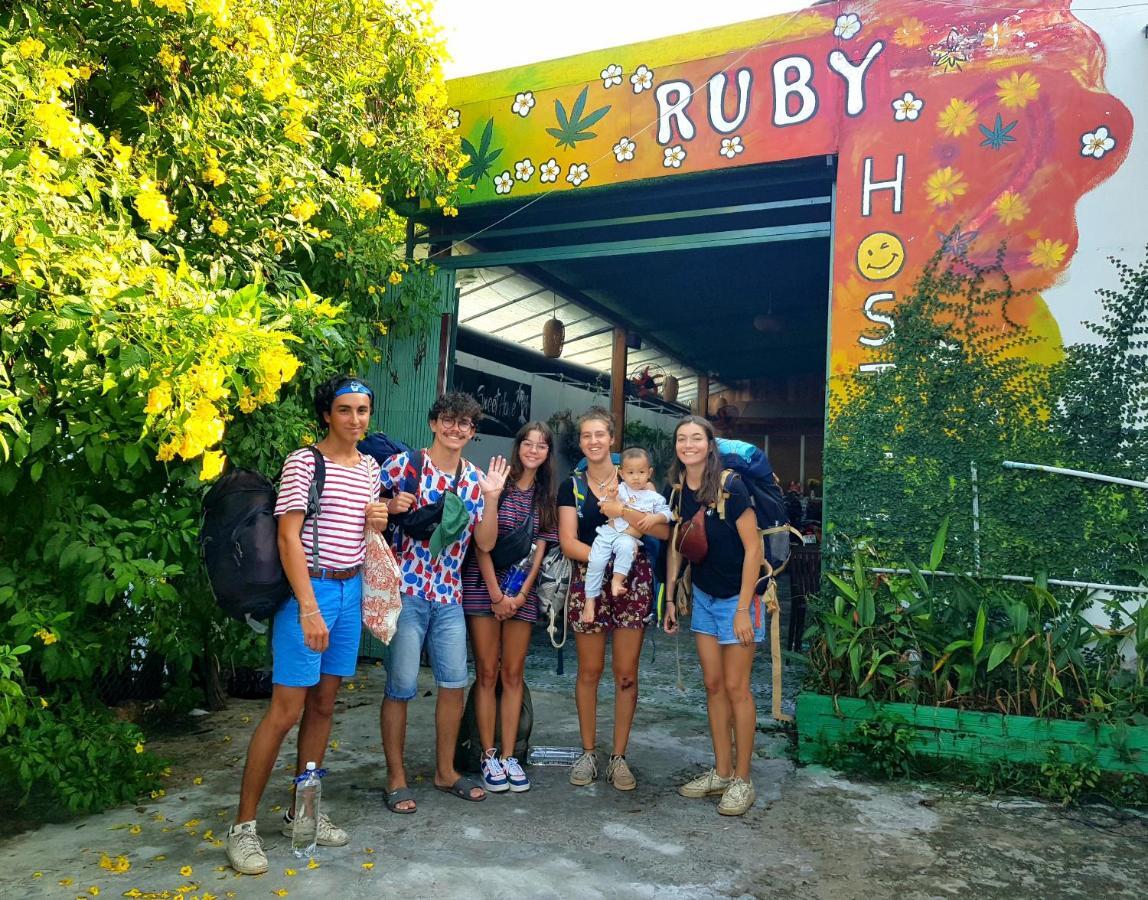 Ruby Phu Quoc Hostel Buitenkant foto